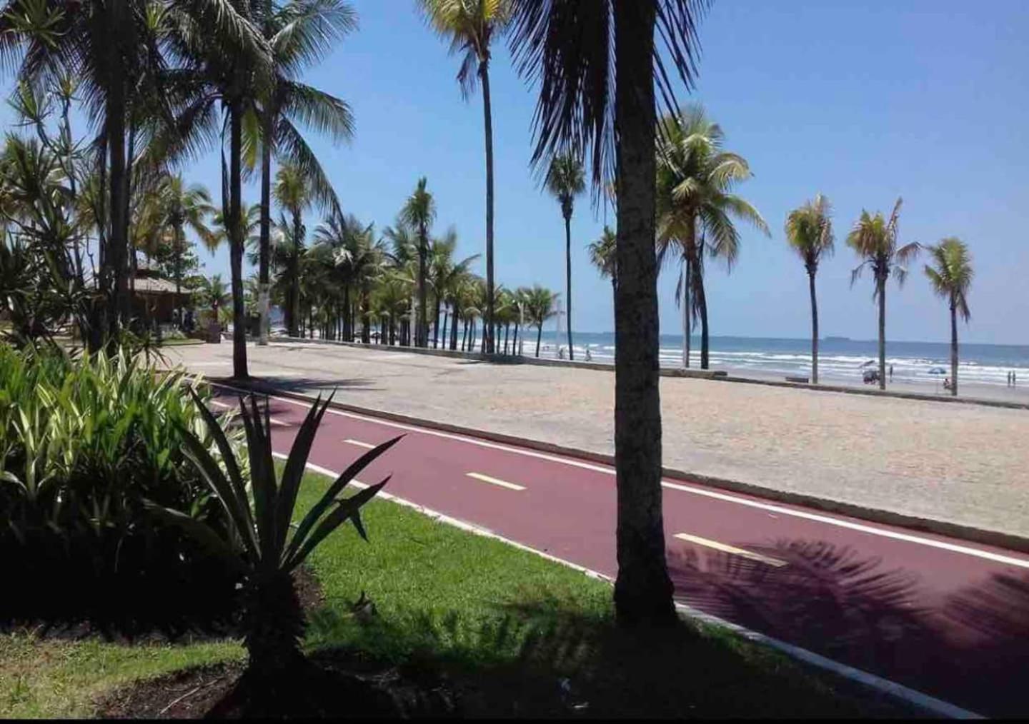 Lindo Apto 300M Praia Da Ocian E Centro - Vista Mar- Varanda Sacada - Wi-Fi 300 Mbps - Vaga De Garagem - Acomoda Ate 6 Pessoas Apartment Praia Grande  Exterior photo