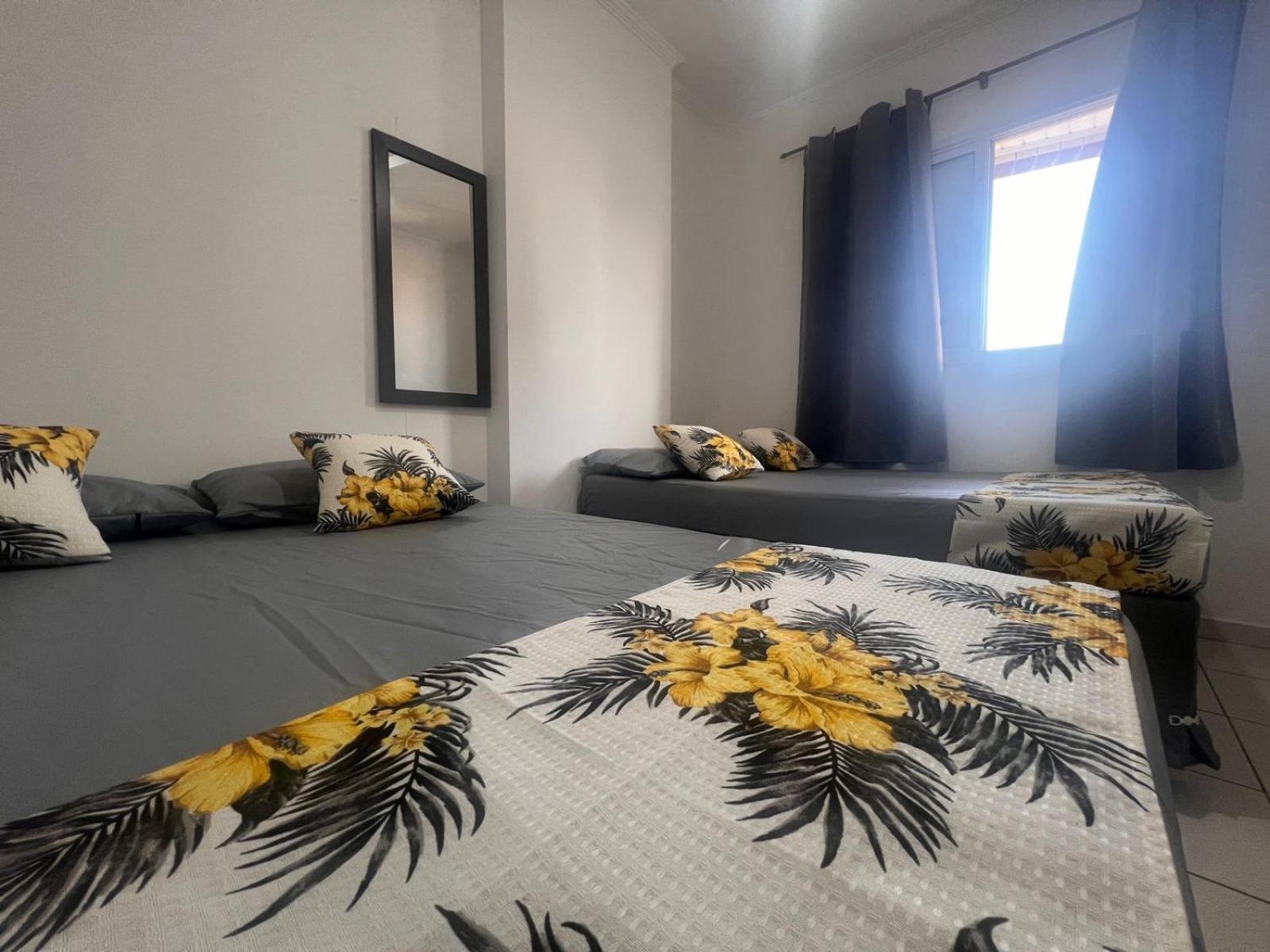 Lindo Apto 300M Praia Da Ocian E Centro - Vista Mar- Varanda Sacada - Wi-Fi 300 Mbps - Vaga De Garagem - Acomoda Ate 6 Pessoas Apartment Praia Grande  Exterior photo
